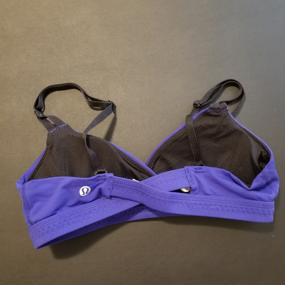 Lululemon sports bra - size 6 - Picture 2 of 4